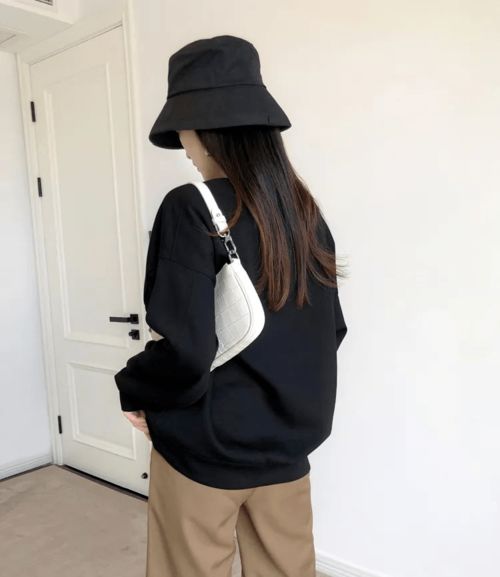 秋天穿這件衛衣好時髦——空氣層廓形真yyds，可甜可咸，男女同款
